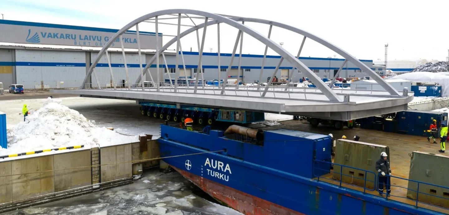 advantages of ro ro loading directly onto cargo vessel from sea pier assembly area