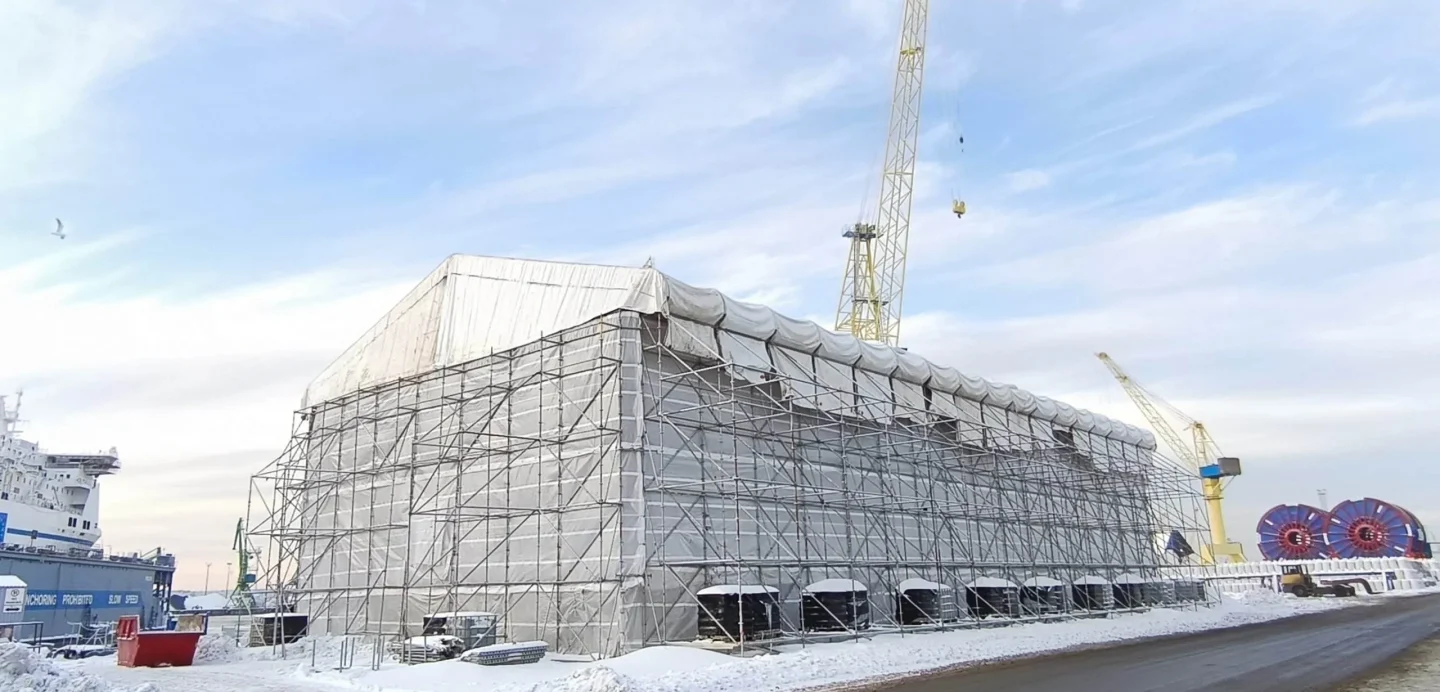 harnon bridge final assembly under controlled conditions sea pier assembly area in winter