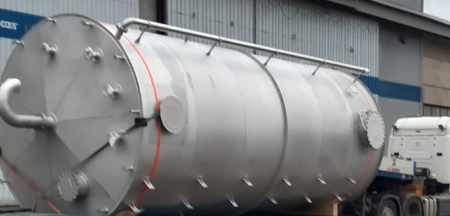 large stainless steel food beverages processing storage tank