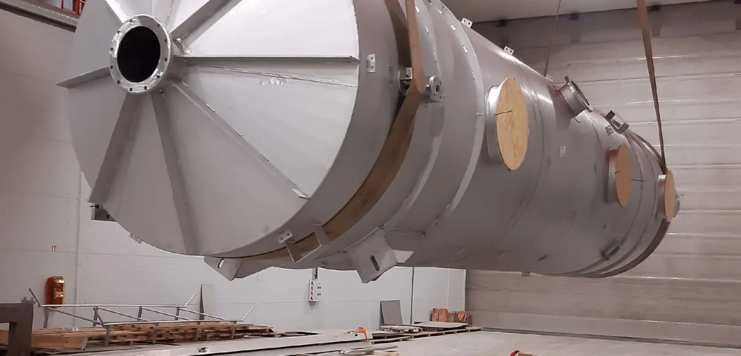 overhead gantry crane lifting