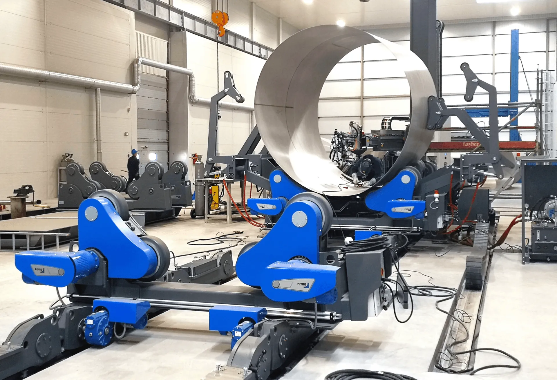 Manufacturing process of stainless steel cylindrical shells for tanks and pressure vessels up to 6 m diameter and 34 m height inside the WTS production workshop